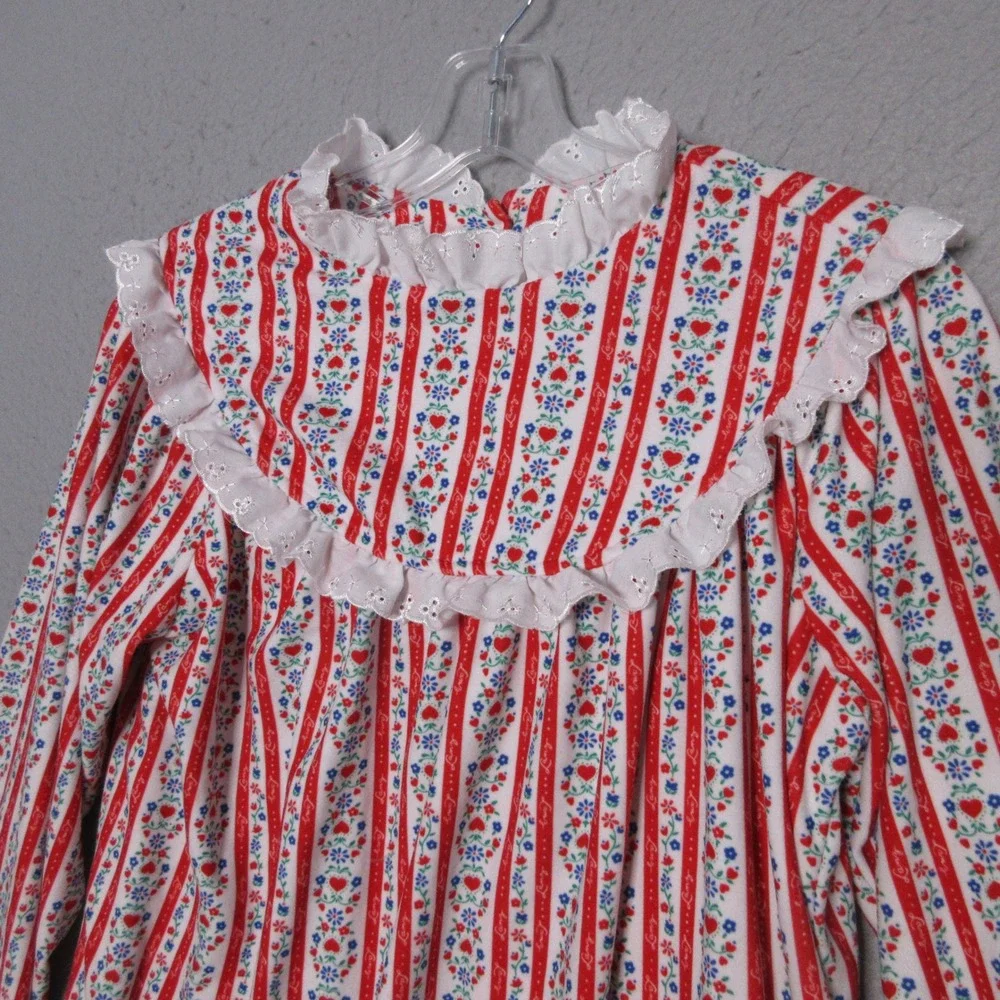 Lanz Of Salzburg sleeves are